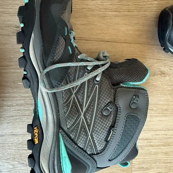 The North Face Women's Hedgehog Fastpack Mid GTX hiking boots Teal and Greyhound - Picture 2 of 6